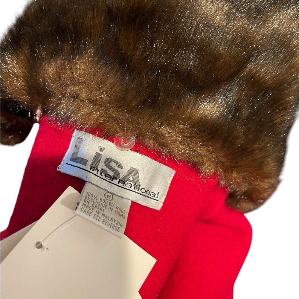 NWT. Lisa international red wool coat with removable fur collar. Size medium. - Picture 4 of 5